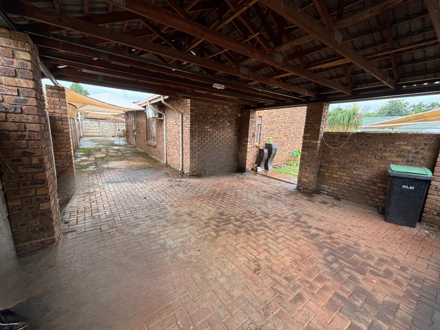 3 Bedroom Property for Sale in Oos Einde North West